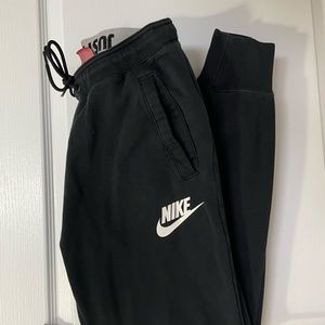 Nike Joggers 🍓